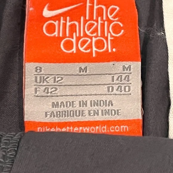 NIKE Shorts Ladies Size 8 Gray EUC Zip Up Summer Perfect - Picture 2 of 8